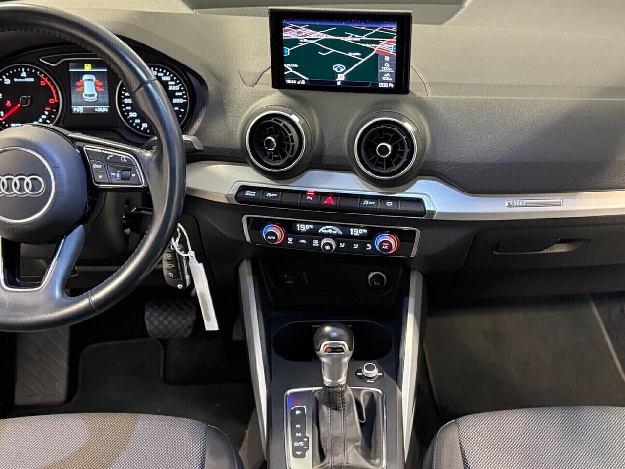 Audi Q2 TDI S tronic NAVI !