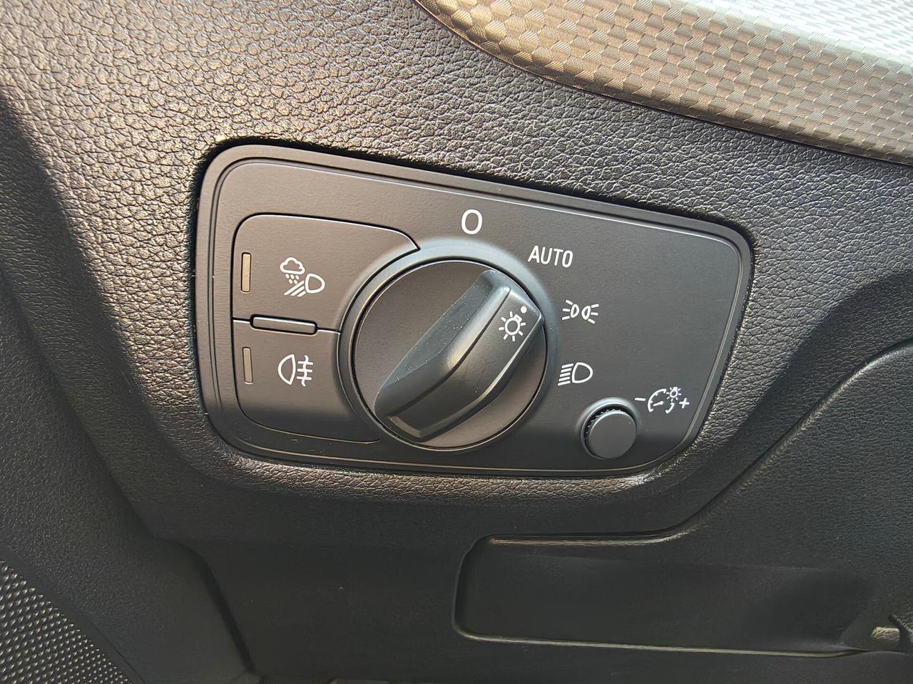 Audi Q2 35 TDI S tronic Identity Black