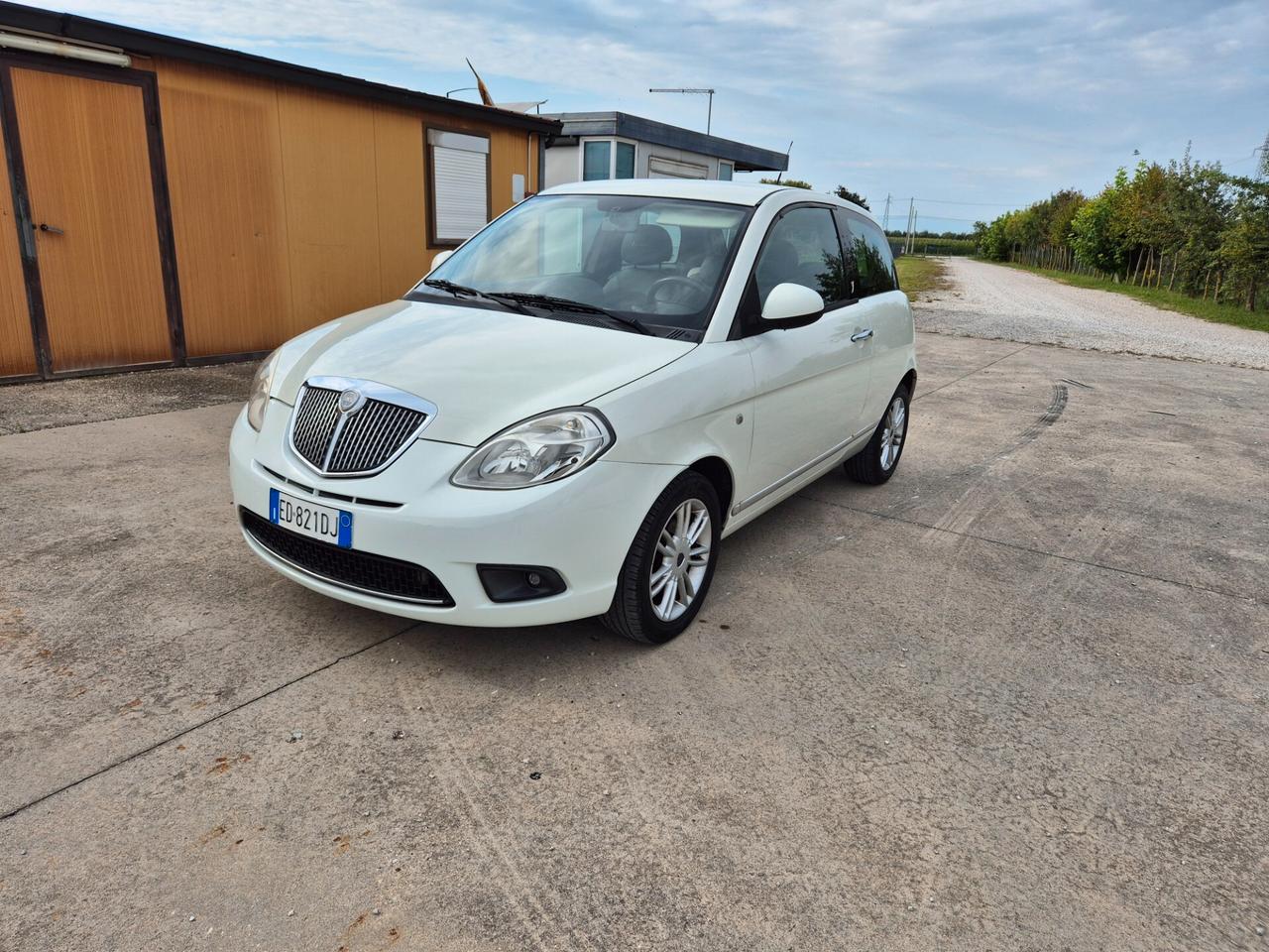 Lancia Ypsilon 1.3 MJT 75 CV Argento