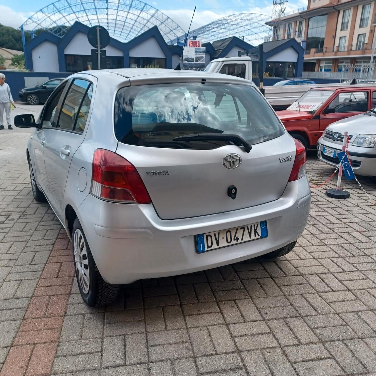 NEOPATENTATI YARIS 1.0 5 PORTE BEN CONSERVATA