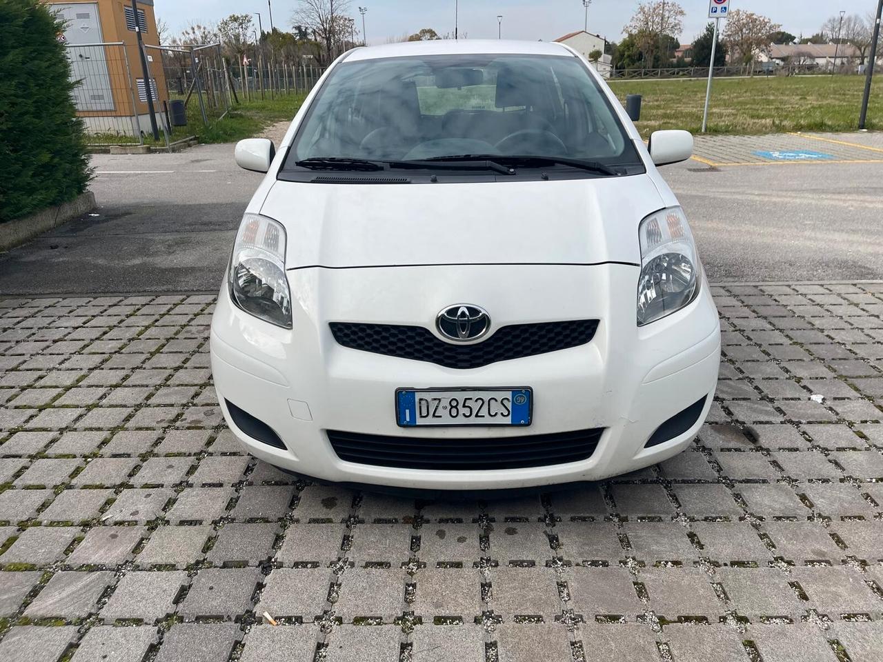 Toyota Yaris 1.3 5 porte Sol GPL Neopatentati