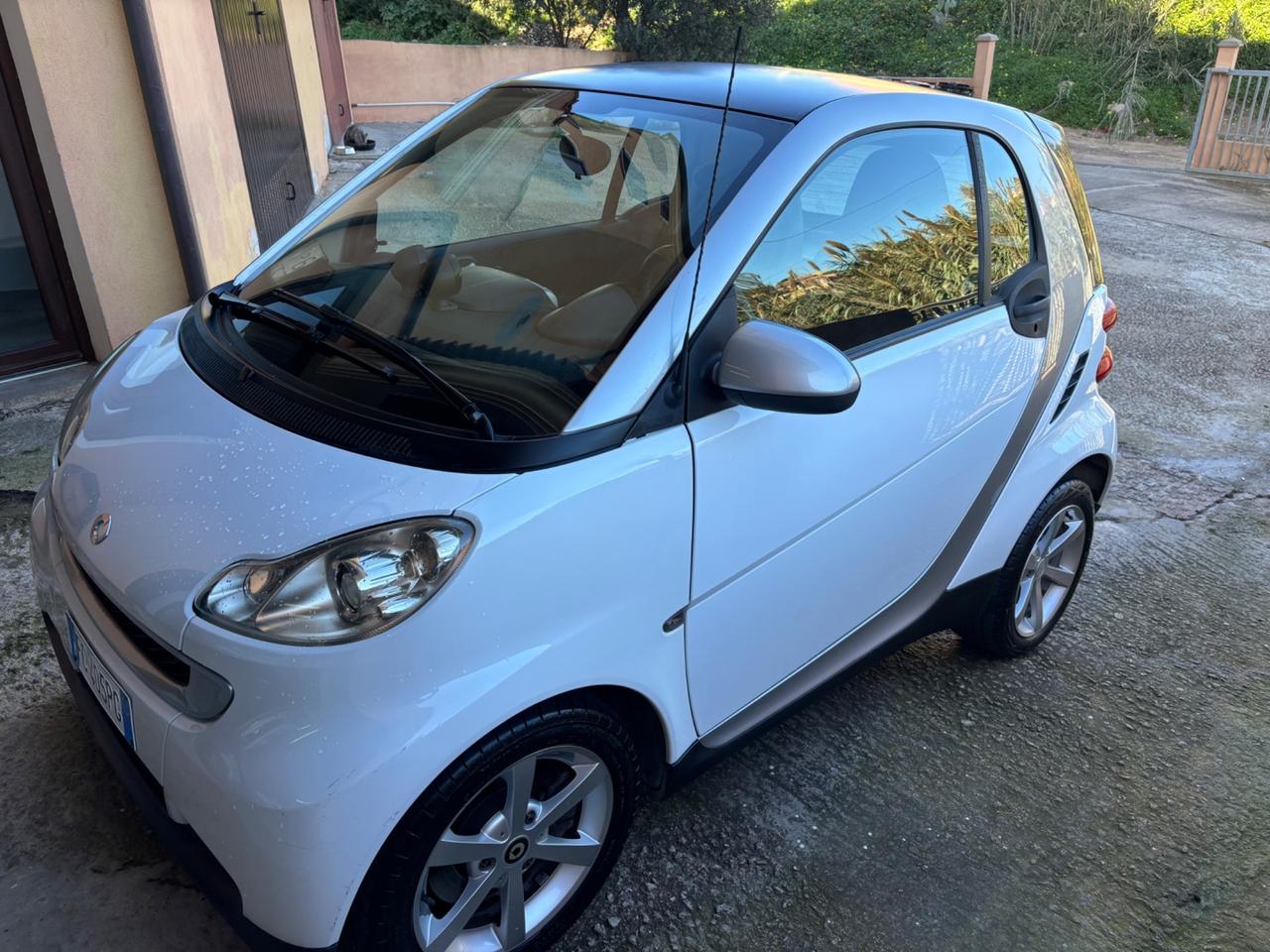 Smart ForTwo 1000 52 kW MHD coupé pure