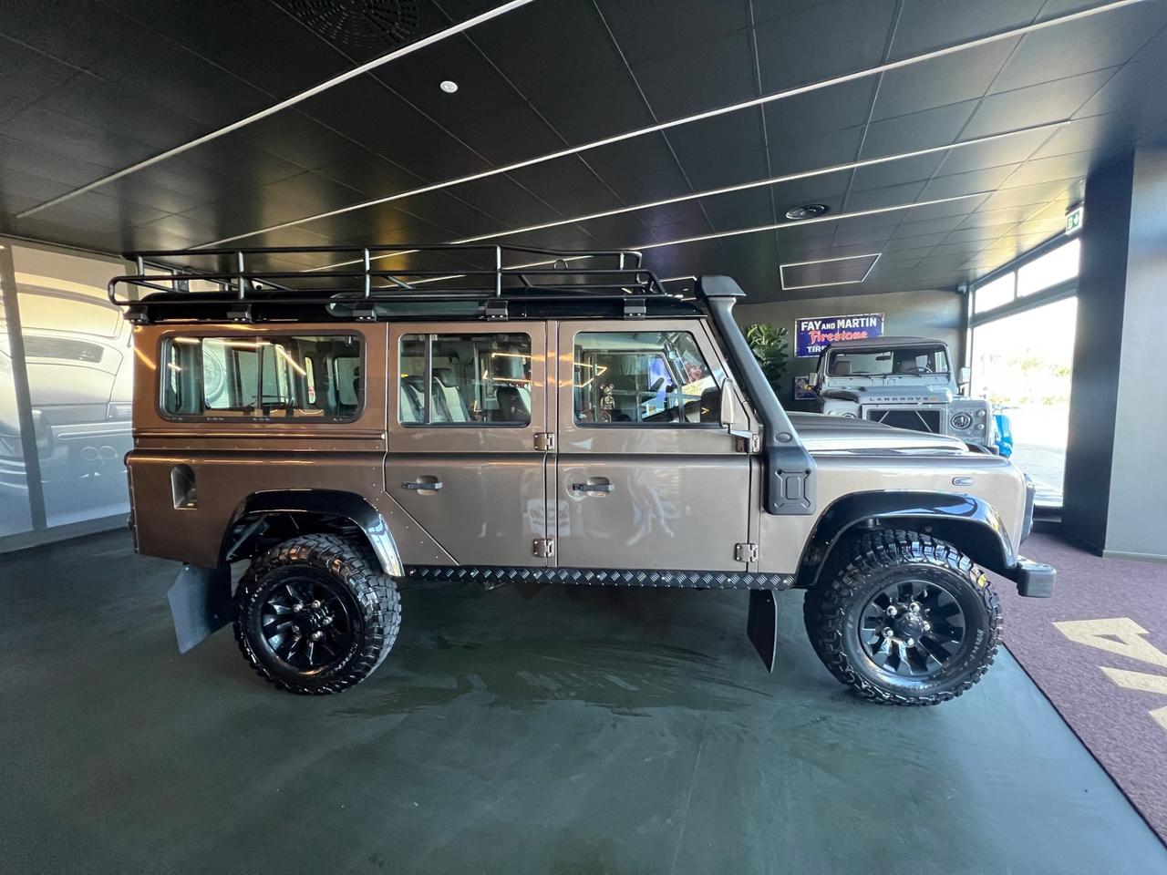 Land Rover Defender 110 2.4 TD4 S.W. Limited Edition Nara Bronze