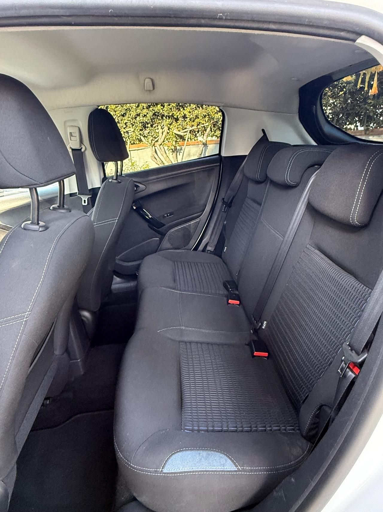 Peugeot 208 1.4 HDi 68 CV 5 porte Allure