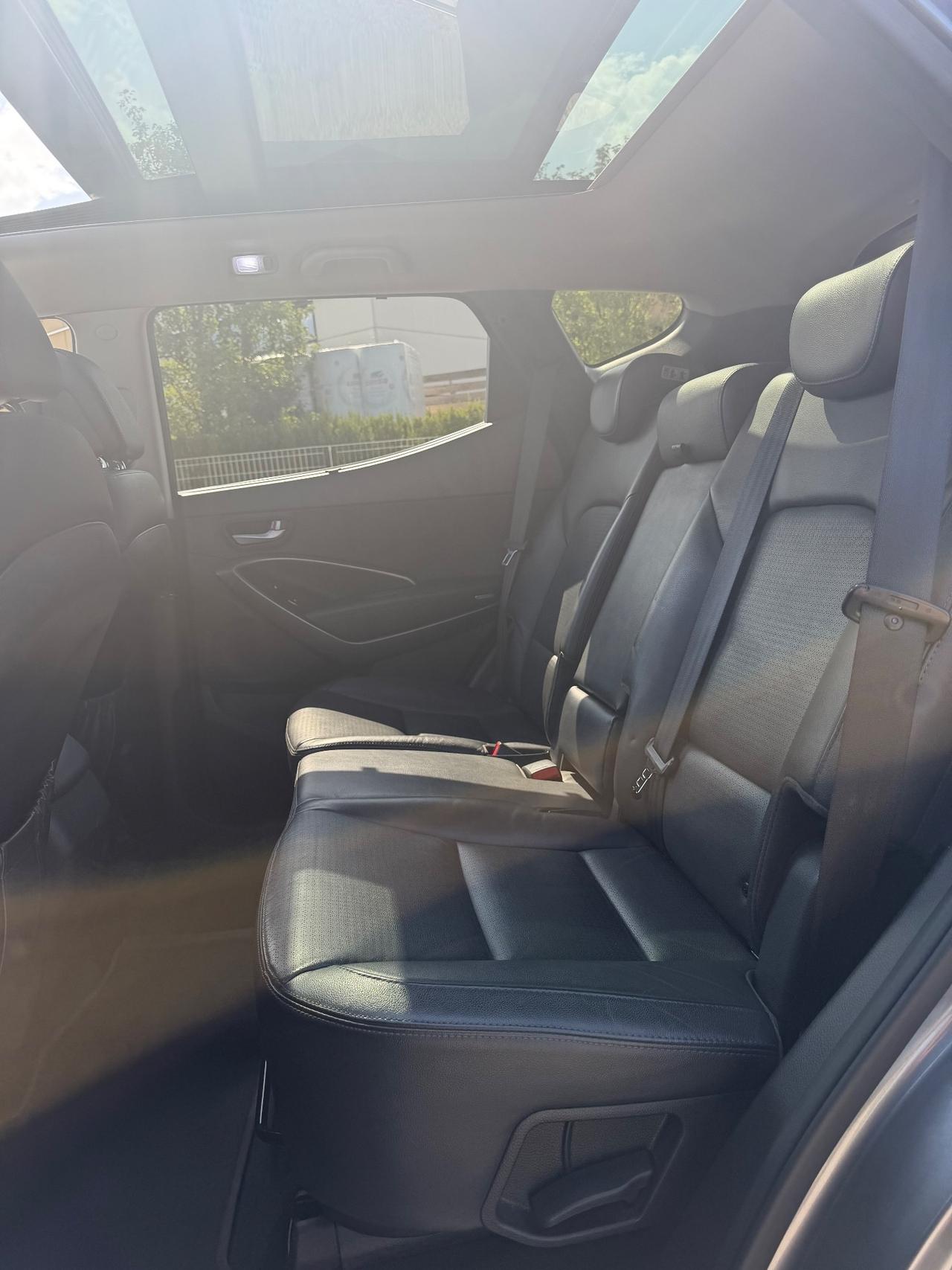 Hyundai Santa Fe .