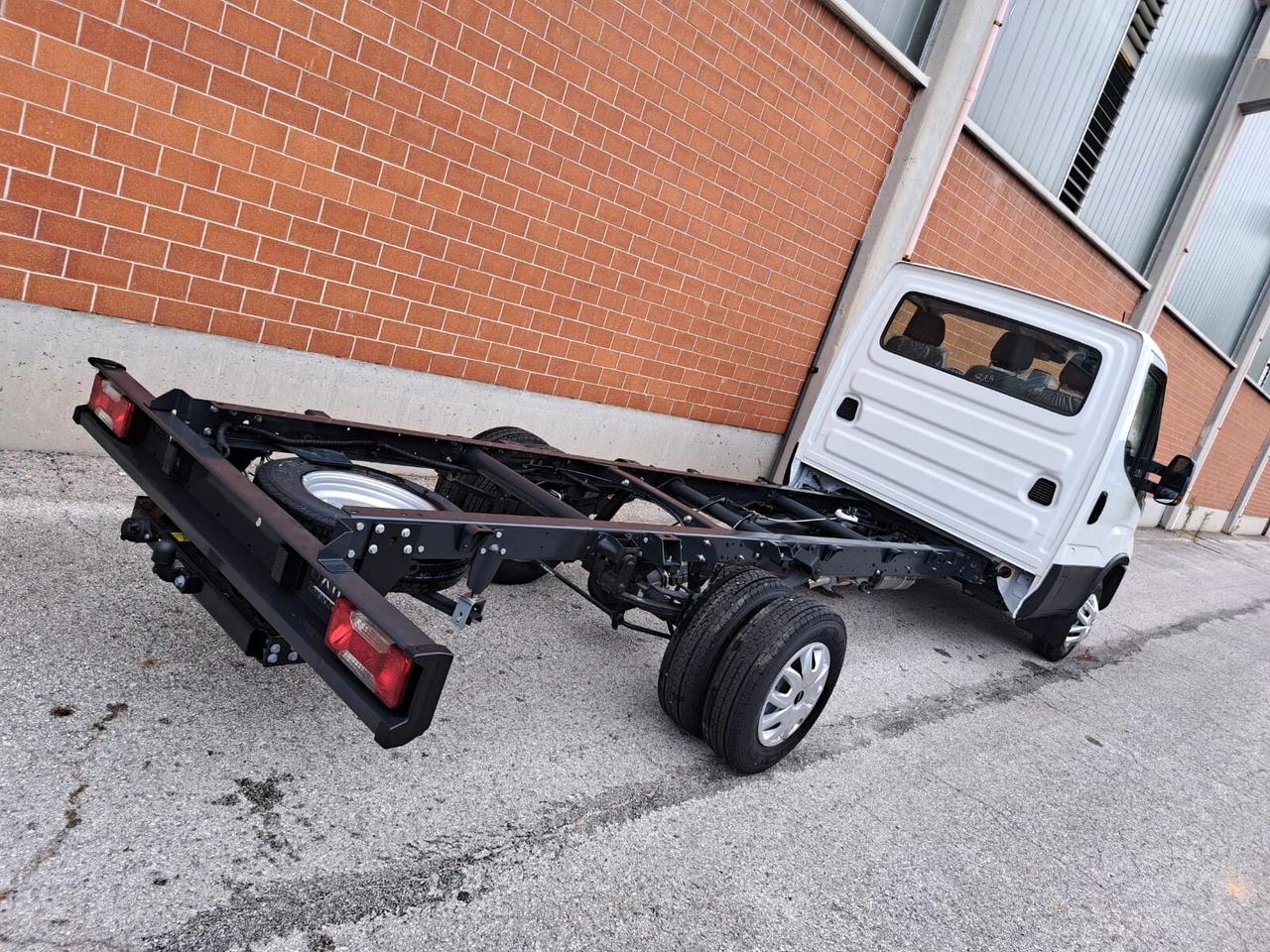Carroattrezzi IVECO DAILY 35C18 km 0