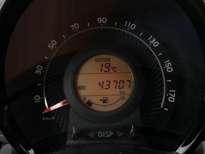 Toyota Aygo Connect 1.0 VVT-i 72 CV 5 porte x-play