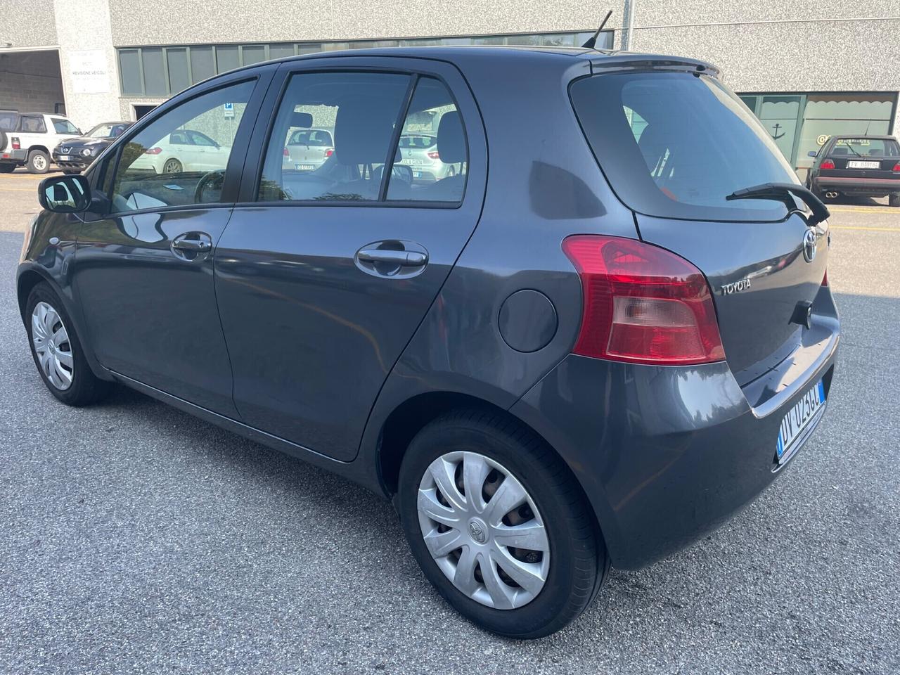 Toyota Yaris 1.3 5 porte Navi*Automatik*Solo 86000*