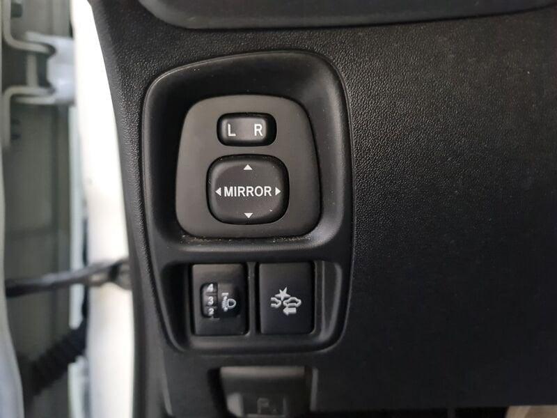 Toyota Aygo Connect 1.0 VVT-i 72 CV 5 porte x-play