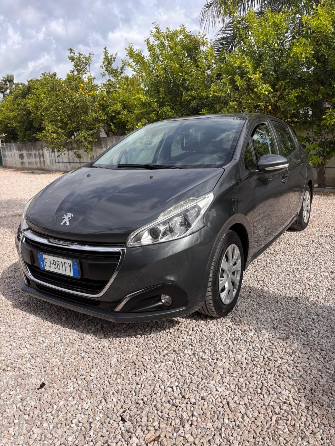 Peugeot 208 1.2 benzina 5 porte