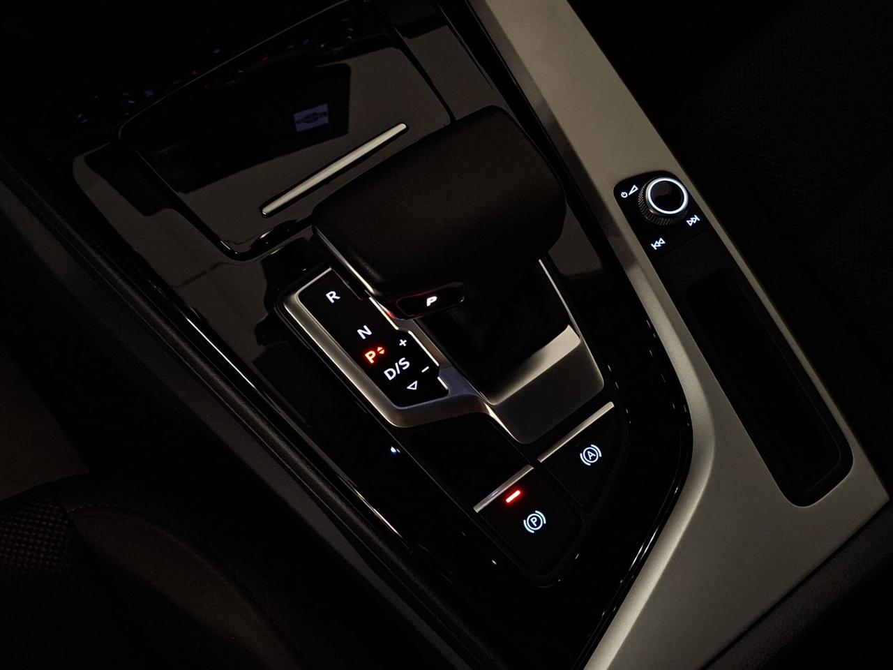 Audi A4 40 2.0 TFSI mhev Business Quattro Avant Stronic