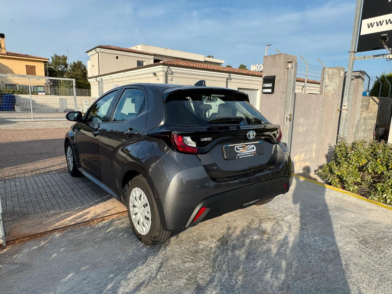 TOYOTA YARIS HYBRID - 30000 KM