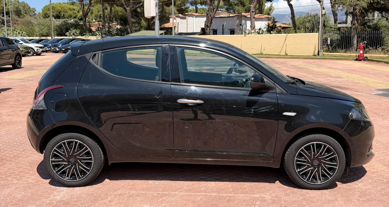 Lancia Ypsilon 1.0 Hybrid Gold | Compatta, Elegante e Super Accessoriata