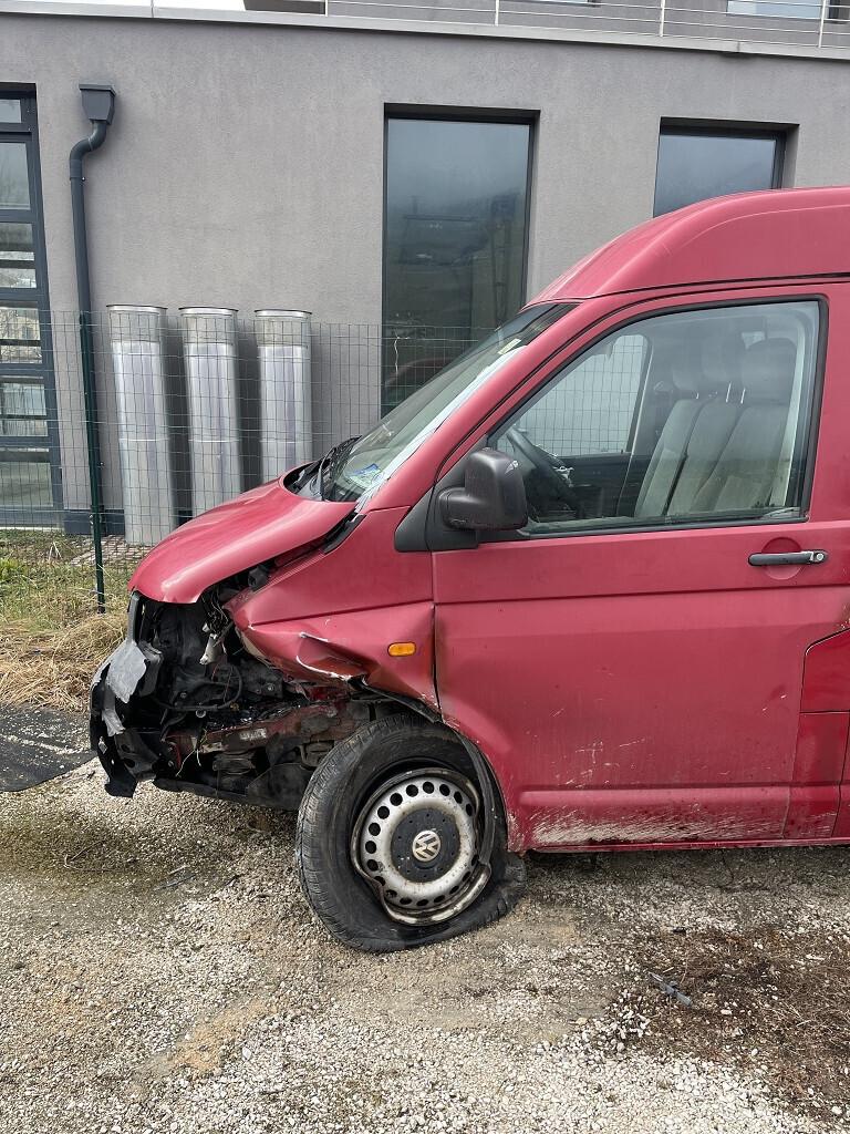 Volkswagen Transporter T5 1.9 TDI auto incidentata
