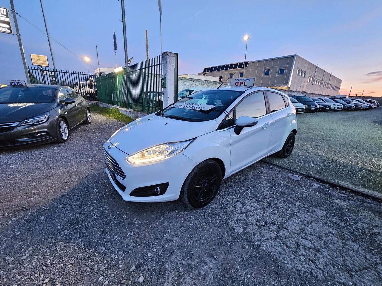 Ford Fiesta 1.4 5p. Bz.- GPL Titanium