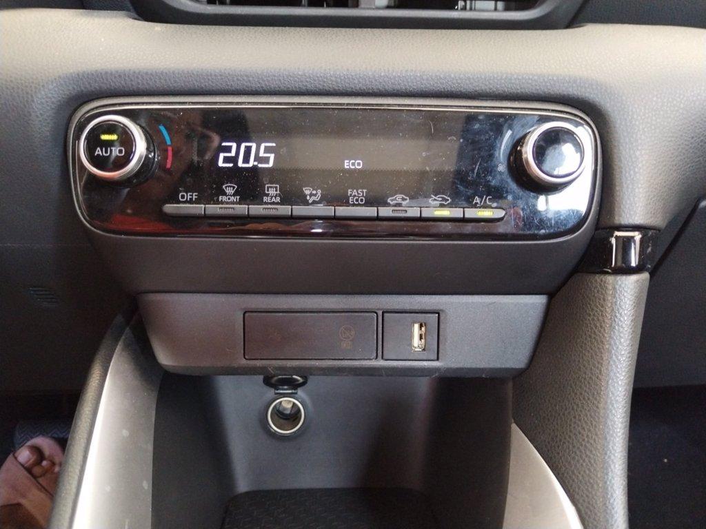 TOYOTA Yaris 1.5h active del 2023