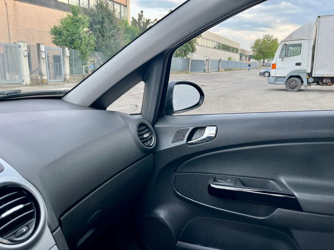Opel Corsa 1.3d 2013 142.000km catena appena sostituita