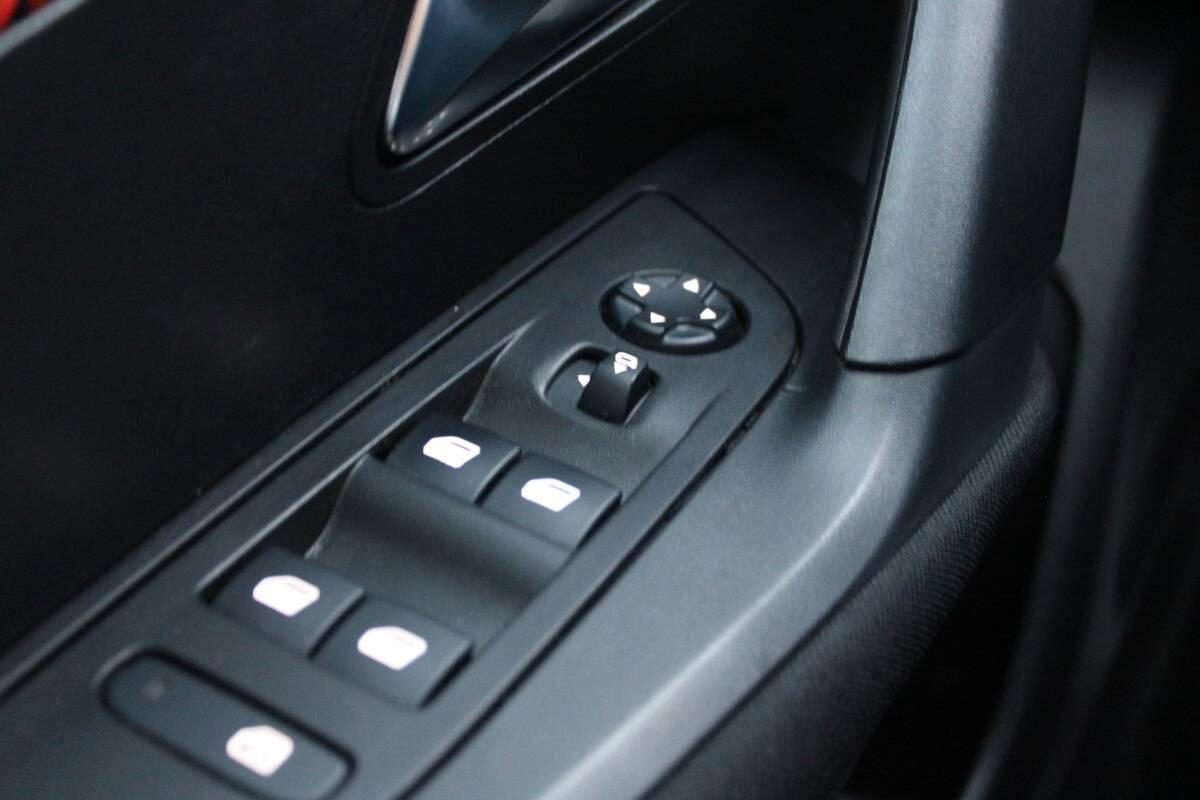 Peugeot 2008 1.2 puretech Active s&s 100cv Con NAVIGATORE