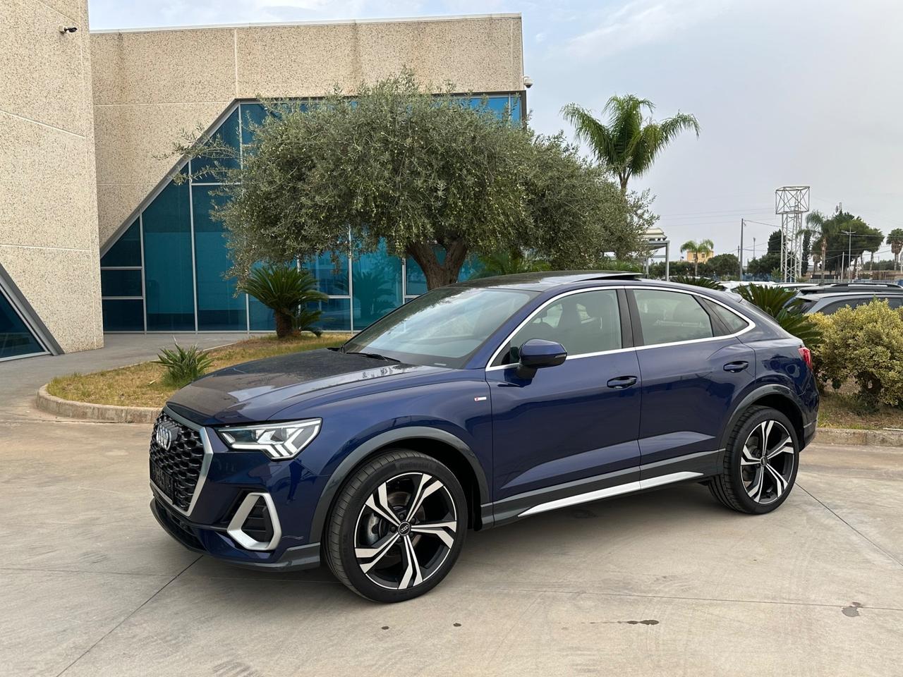 Audi Q3 spb 35 Sline possibilità noleggio no scoring
