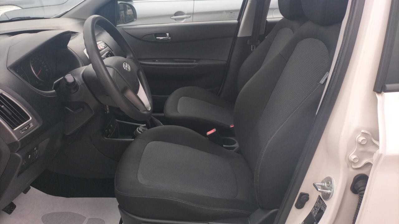 Hyundai i20 1.2 5p.** NEOPATENTATI **