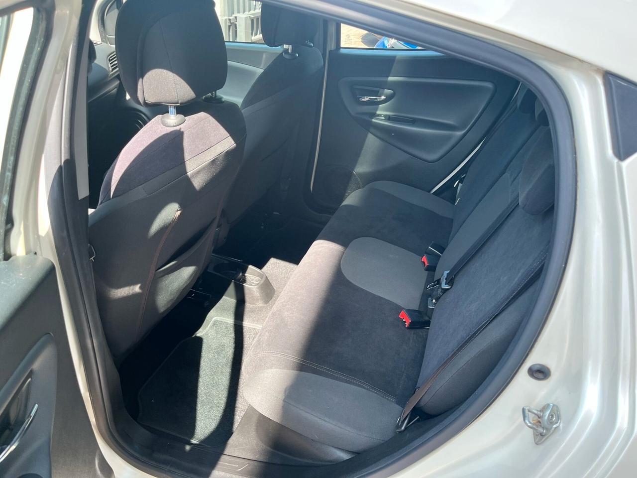 Lancia Ypsilon 1.2 69 CV 5 porte S&S Platinum