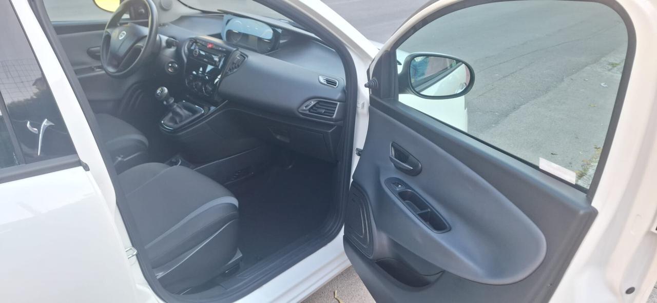 Lancia Ypsilon 1.2 69 CV 5 porte Silver Unico Propr.