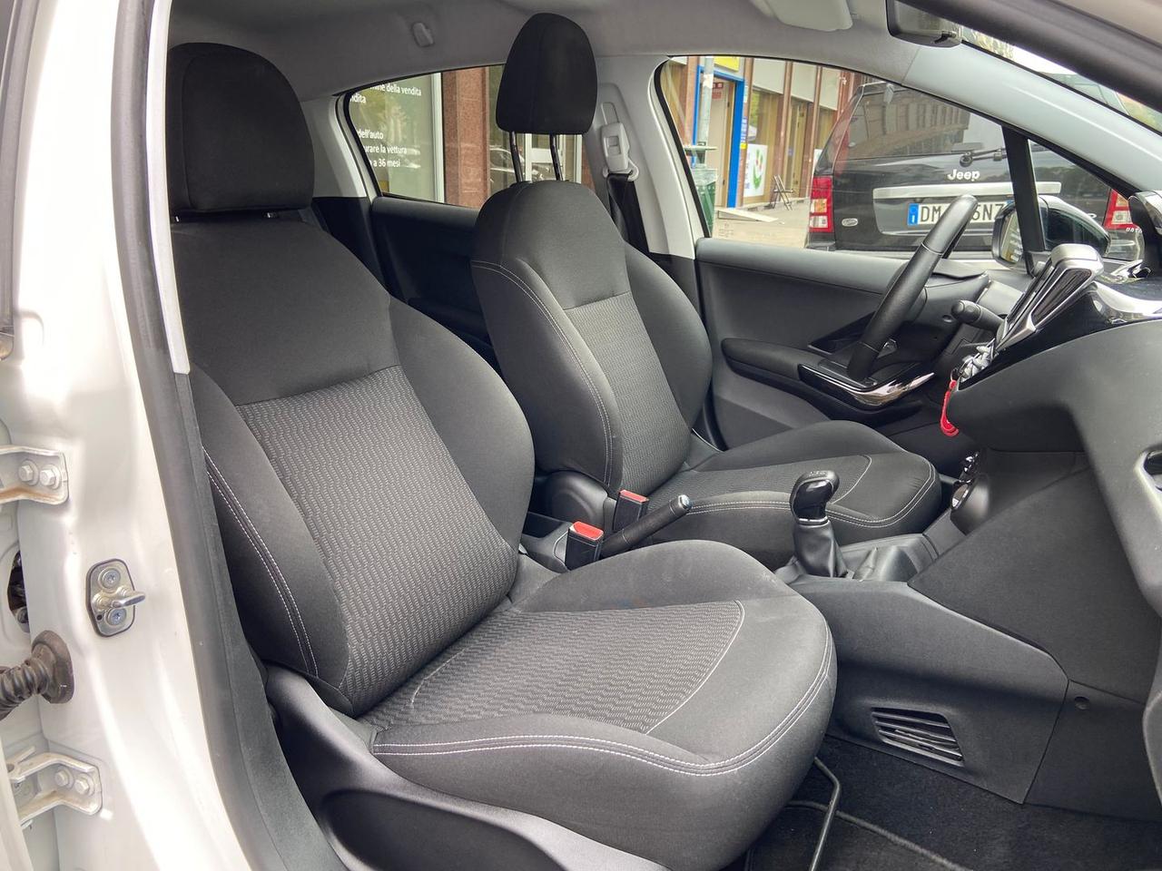 Peugeot 208 Black Line 1.2 PureTech 82 #50393