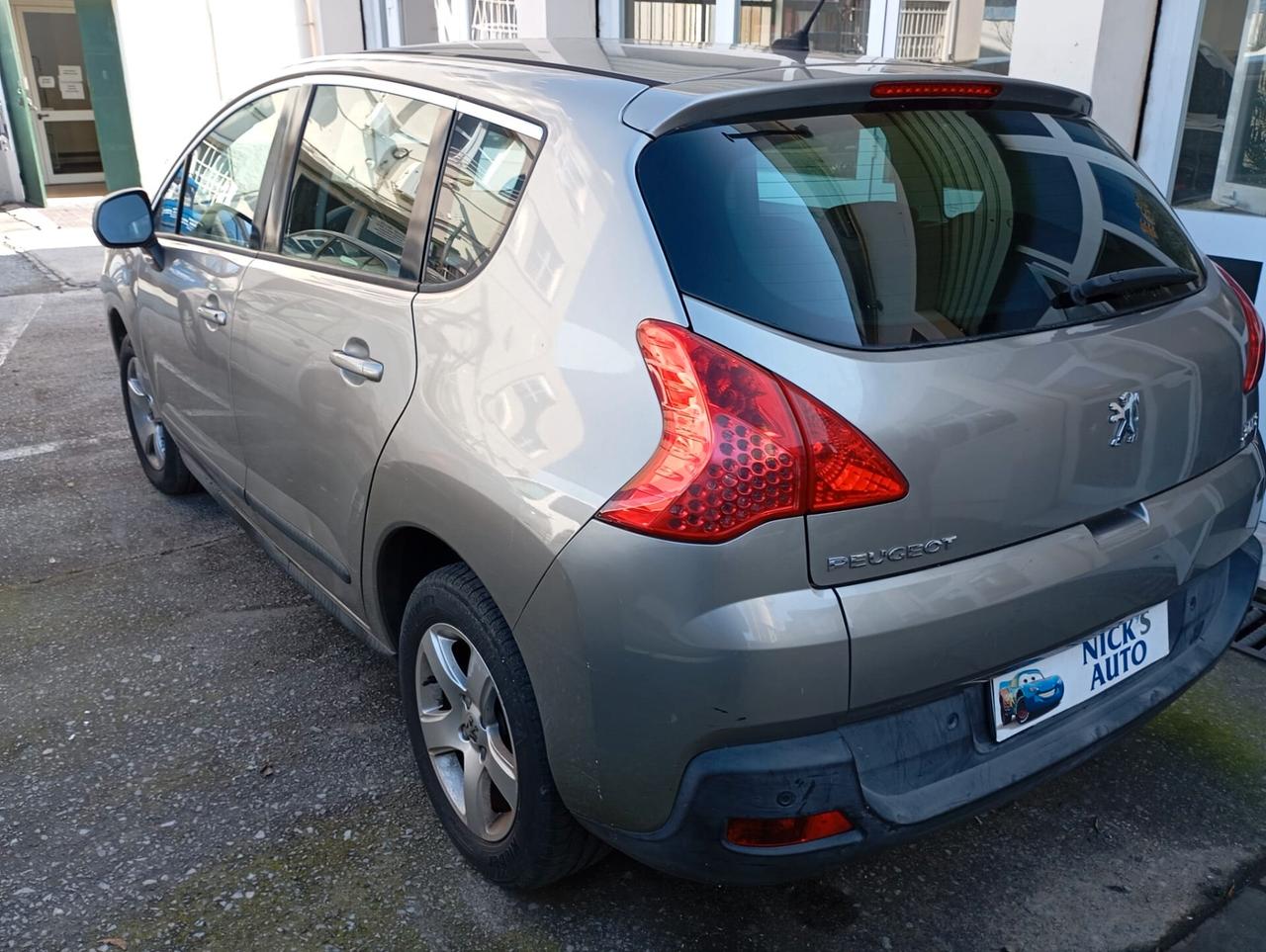 Peugeot 3008 1.6 HDi 8V Active-2011