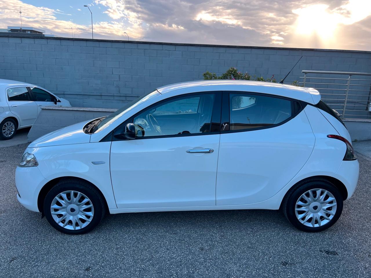 Lancia Ypsilon 1.3 mjt 95cv Silver S&S CLIMA/PDC PERFETTA!!