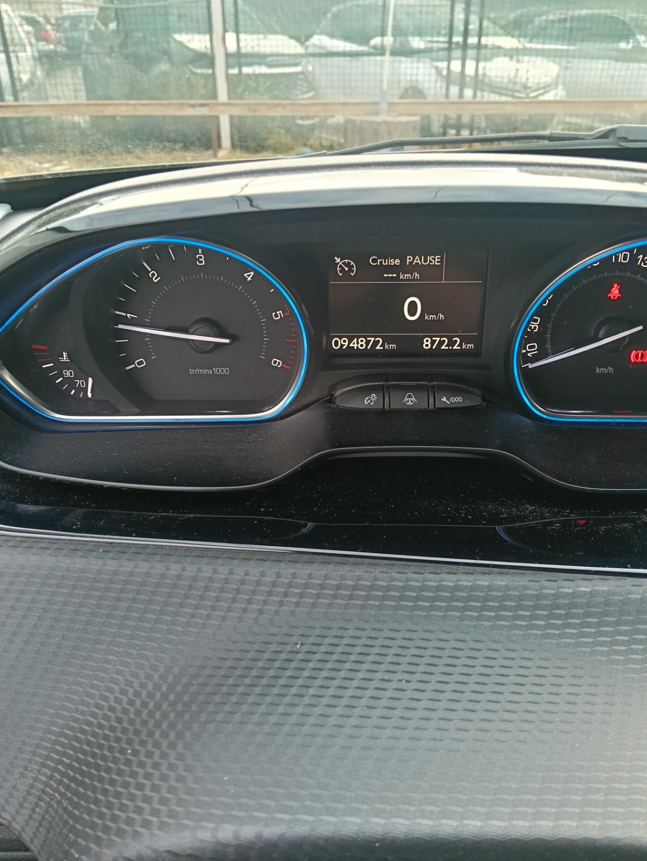 Peugeot 2008 BlueHDi 100 Allure
