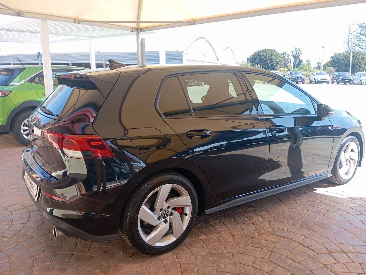Volkswagen Golf GTI VIII 2.0 TSI