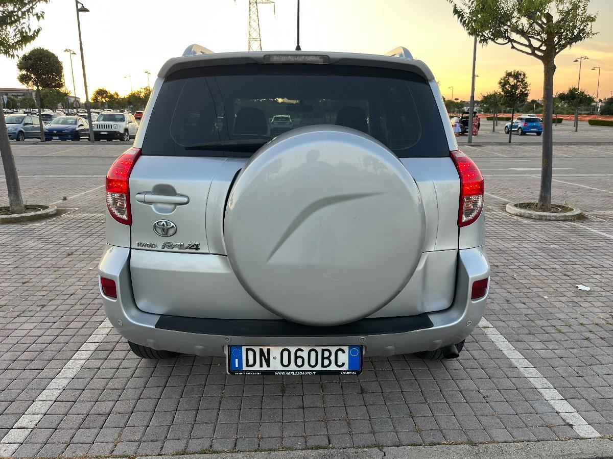 TOYOTA RAV4 2.2 D-4D 136CV Sol