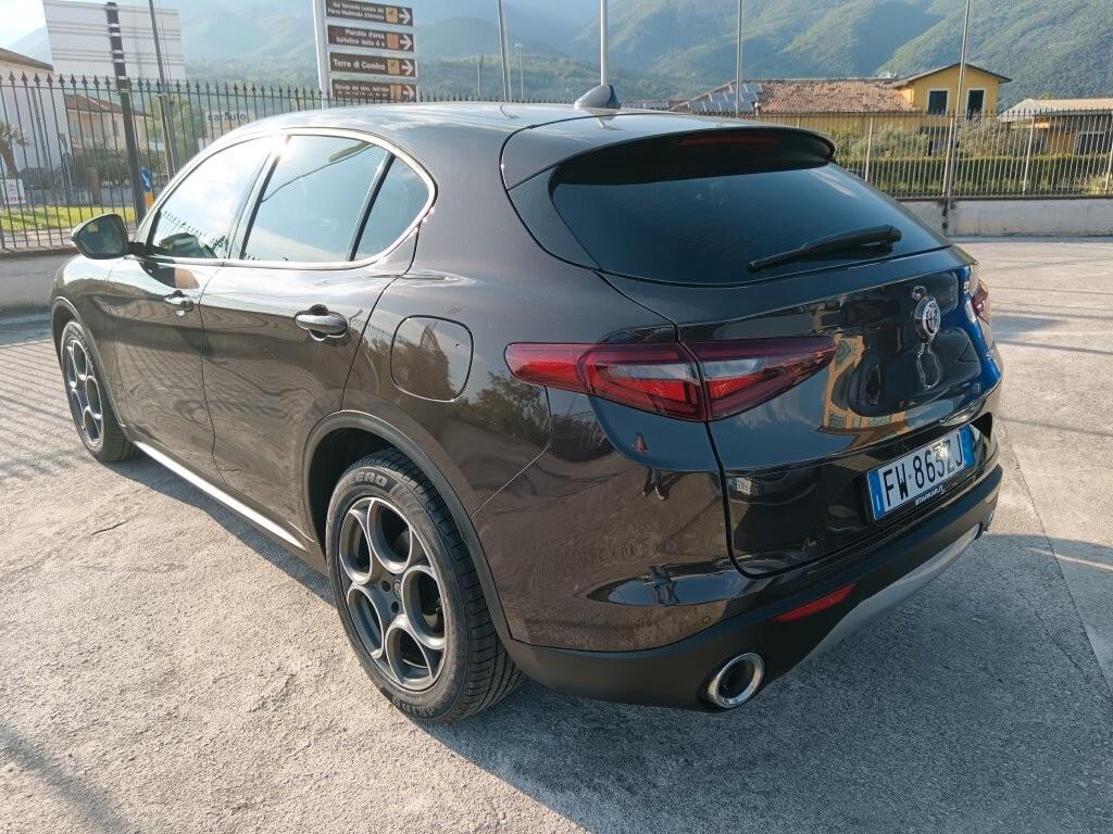 Alfa Romeo Stelvio 2.2 Turbodiesel 160 CV AT8 RWD