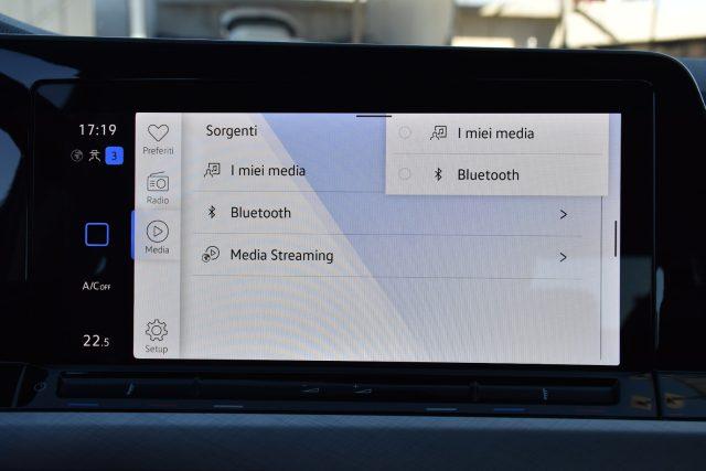 VOLKSWAGEN Golf 1.0 eTSI EVO DSG Life *Luci ambiente*