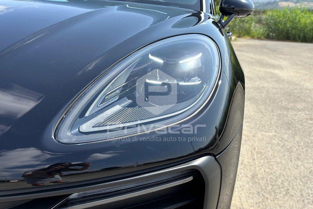 PORSCHE Macan 2.0