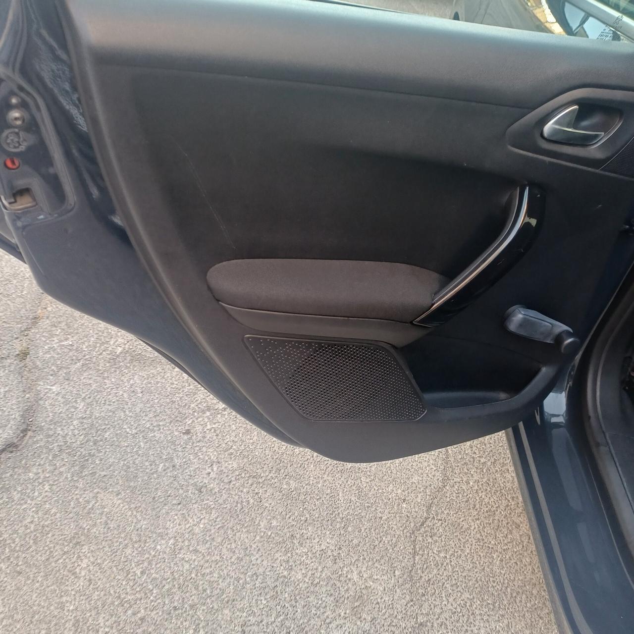 Peugeot 208 PureTech 82 5p. GPL Active