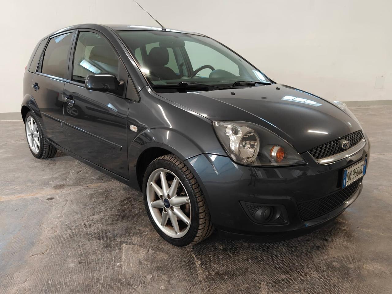 Ford Fiesta 1.2 16V 5p. Ghia