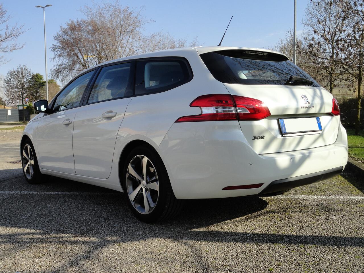 Peugeot 308 PureTech Turbo 130 S&S SW Allure