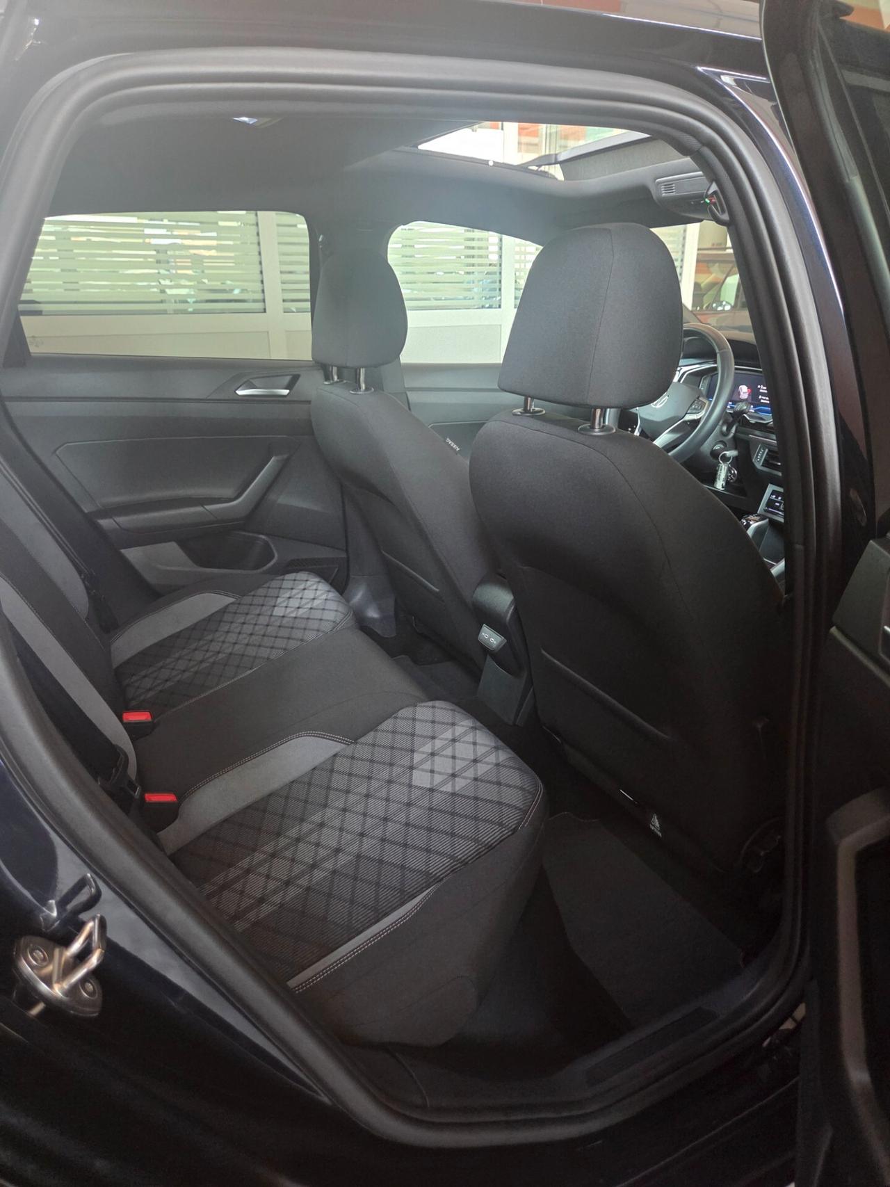 Volkswagen Taigo 1.0 TSI 110 CV DSG R-Line