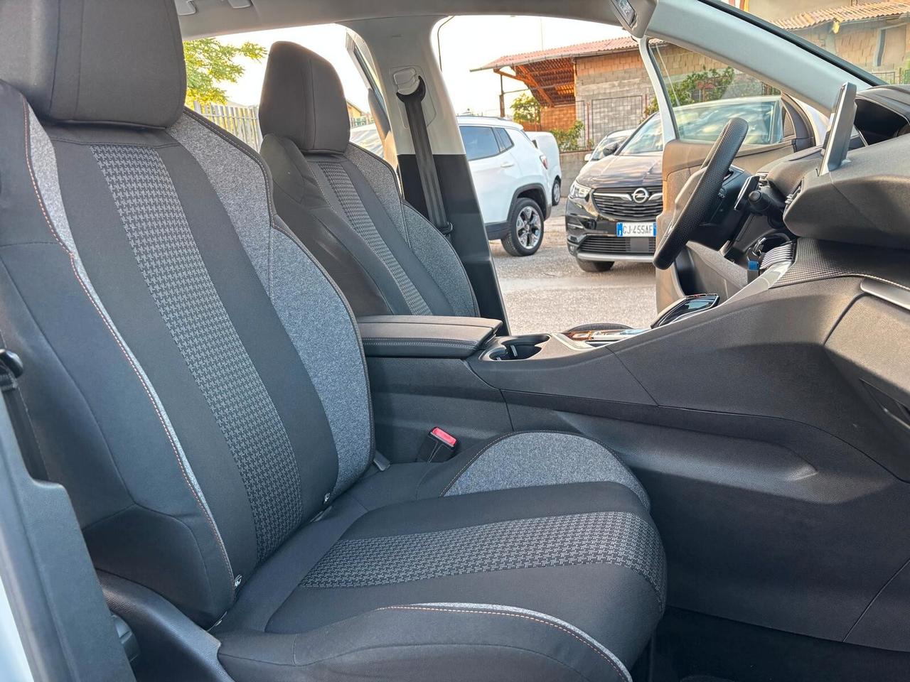 Peugeot 3008 BlueHDi 130 S&S EAT8 Business