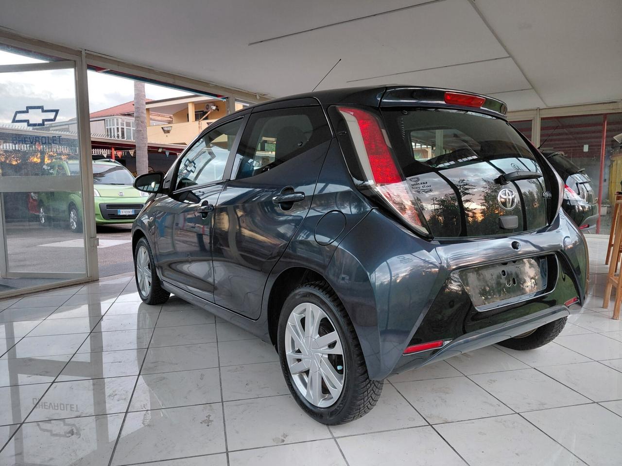 Toyota Aygo 1.0 VVT-i 69 CV 5 porte x-clusiv