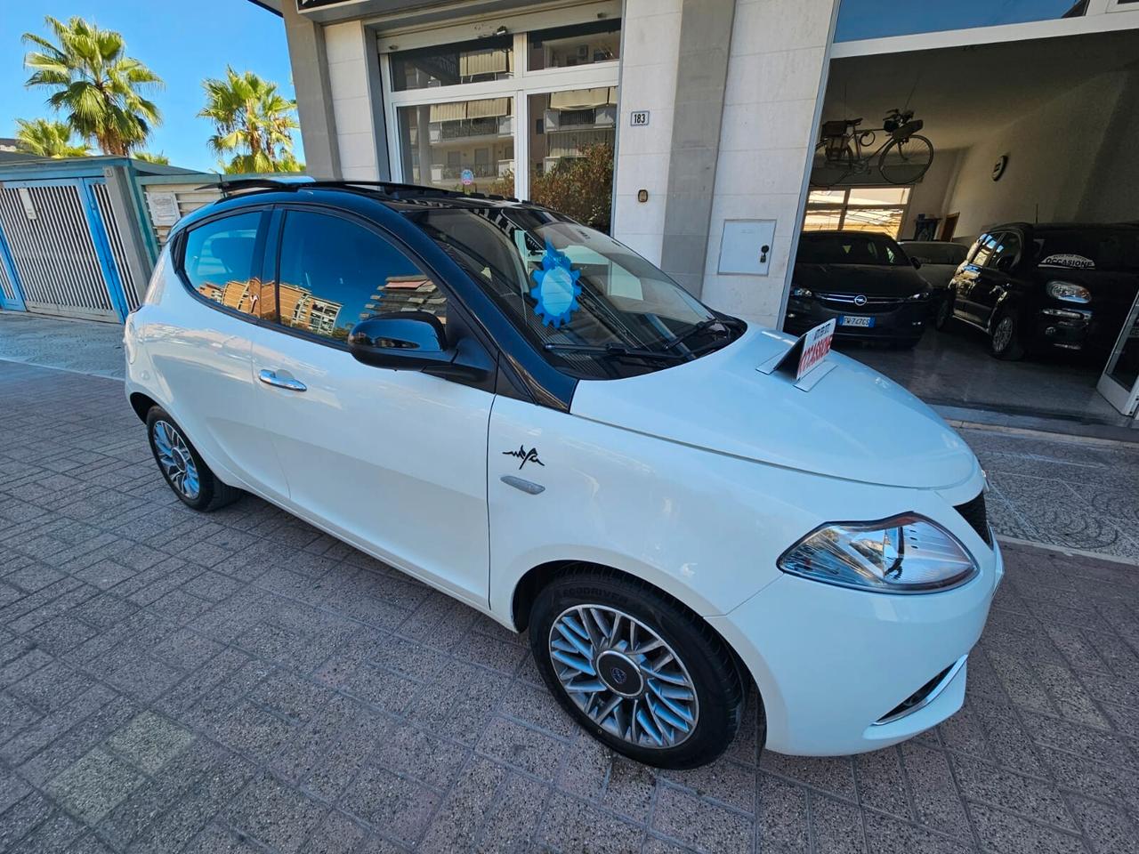 Lancia Ypsilon 1.2 69CV "tetto apribile" 12/2015