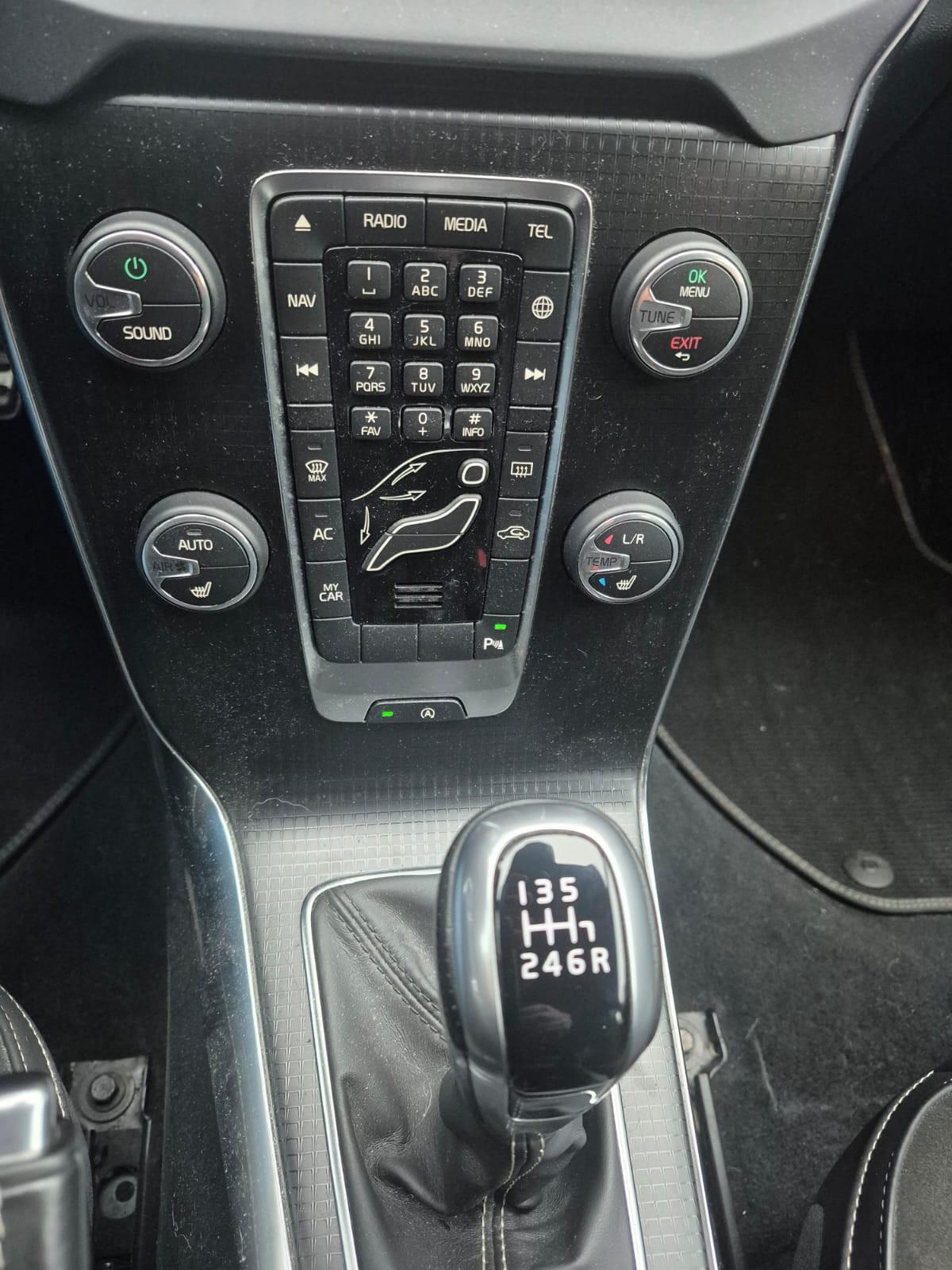 Volvo V40 D2 R-design DISTRIBUZIONE NUOVA