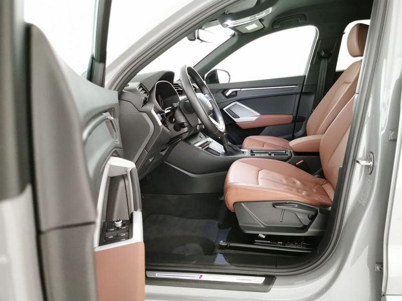 Audi Q3 40 2.0 tfsi Identity Black quattro s-tronic