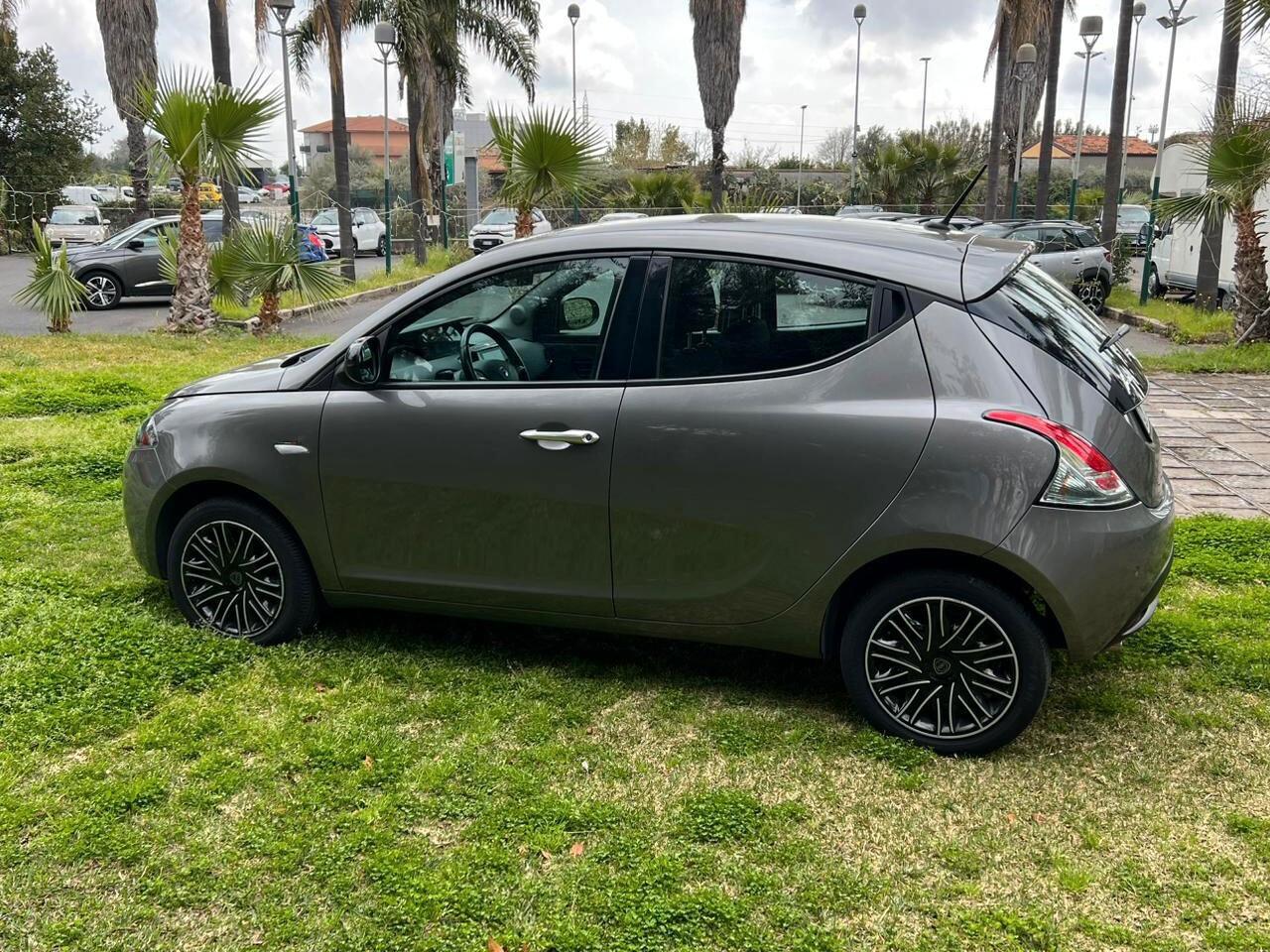 Lancia Ypsilon 1.0 FireFly 5 porte S&S Hybrid Gold