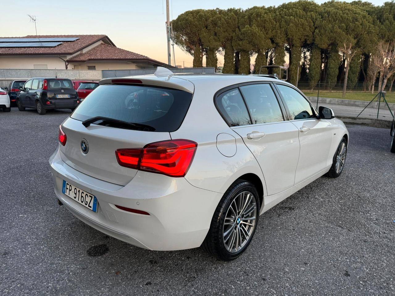 Bmw 116 116d 5p. Urban