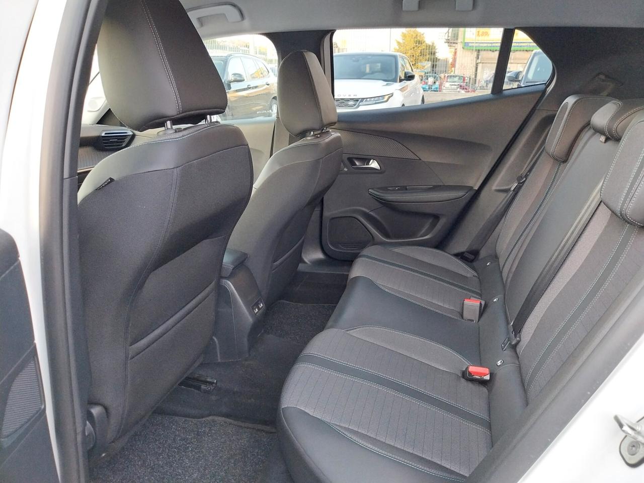 PEUGEOT 2008 1.2 BENZINA ALLURE 2022