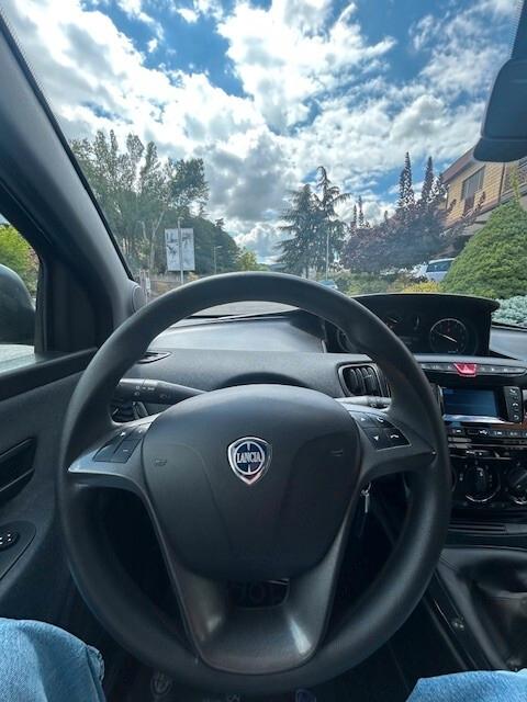 Lancia Ypsilon 1.2 69 CV 5 porte GPL Ecochic Silver