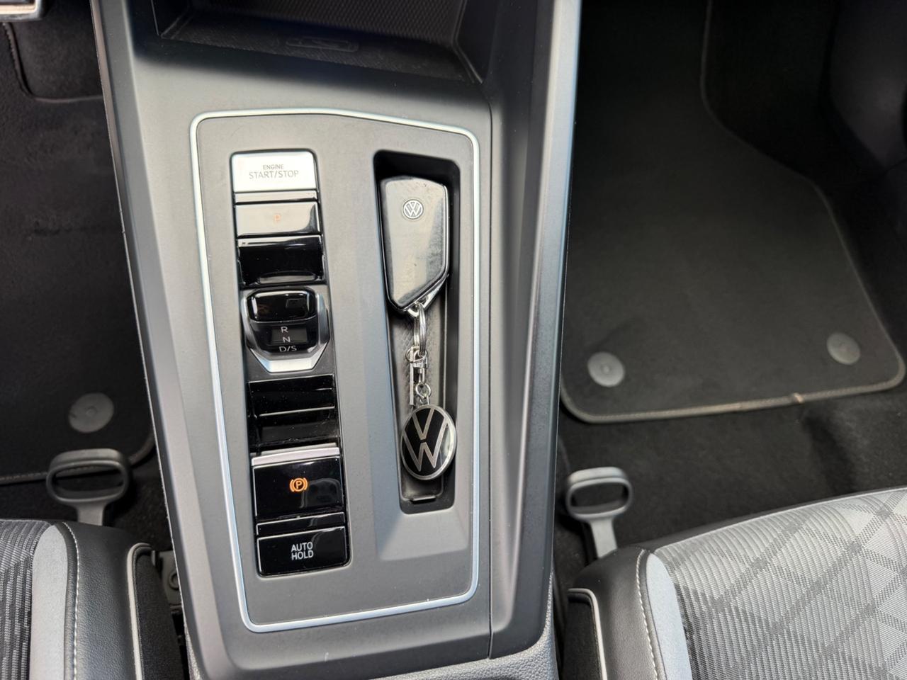 Volkswagen Golf 8 2.0 TDI 150 CV DSG SCR R-Line