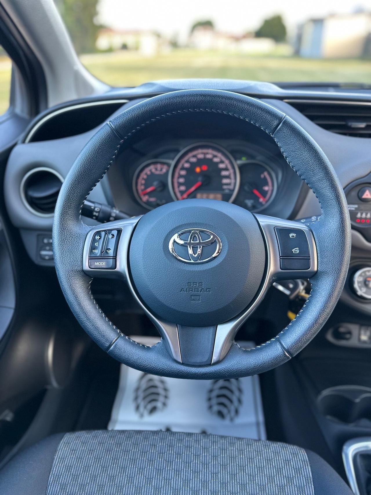 Toyota Yaris 1.0 5 porte Lounge NEOPATENTATI